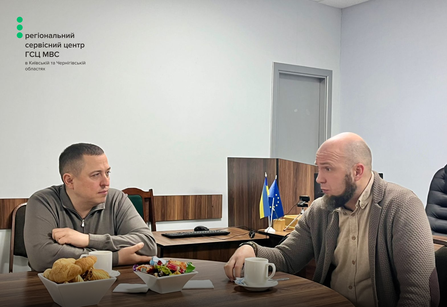 Сайт білий - Лівий верхній кут - чорний логотип (61)