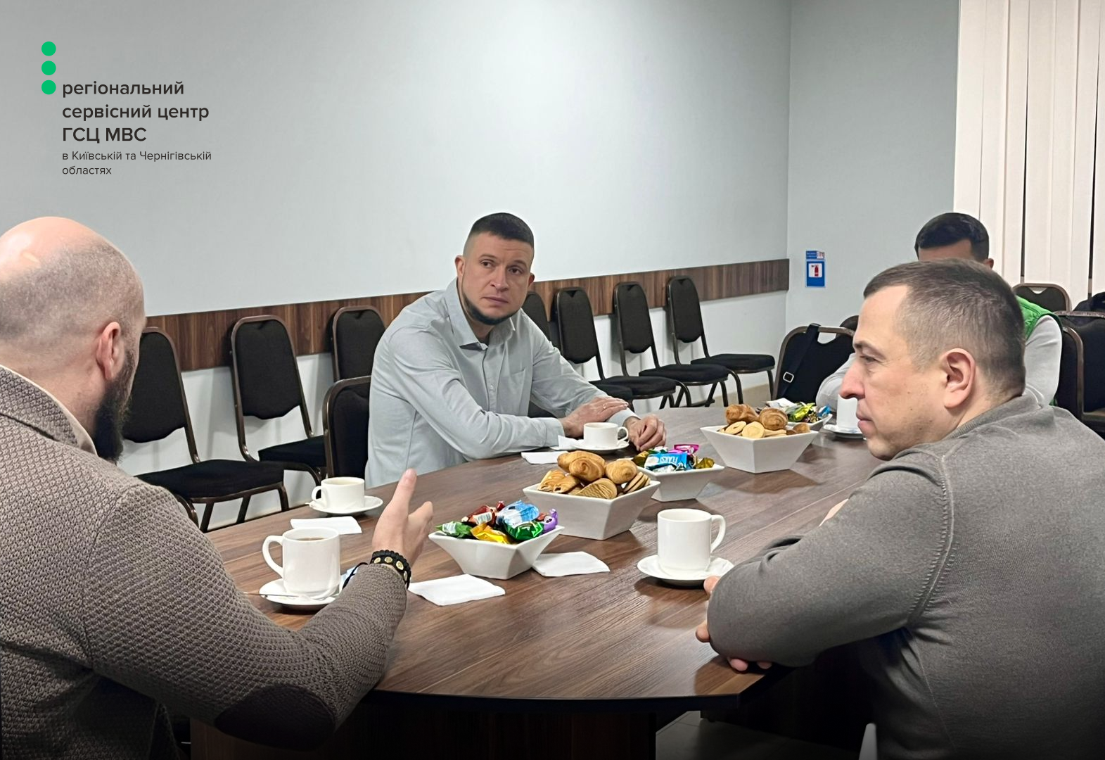 Сайт білий - Лівий верхній кут - чорний логотип (63)